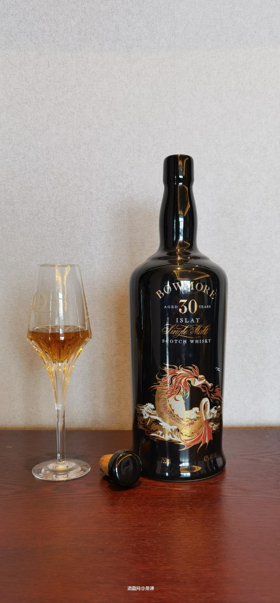 秋天的第一杯威士忌🥃<p class='p'/><p class='p'/><p class='p'/><p class='p'/><p class='p'/><p class='p'/><p class='p'/>