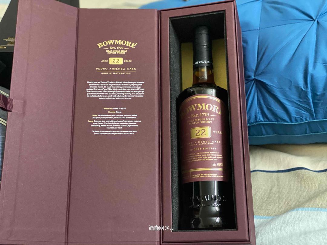 B22的原酒先是在雪莉、波本和猪头桶中熟成了18年，然后转入…