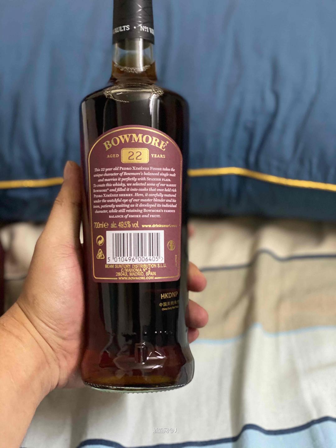B22的原酒先是在雪莉、波本和猪头桶中熟成了18年，然后转入…