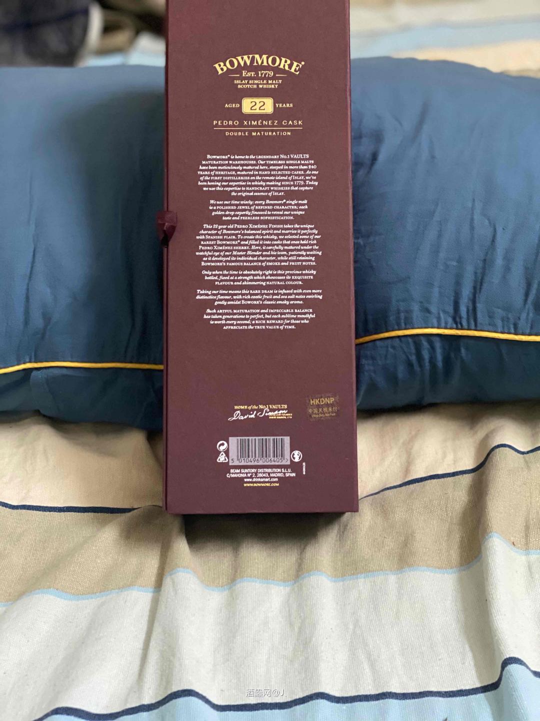 B22的原酒先是在雪莉、波本和猪头桶中熟成了18年，然后转入…