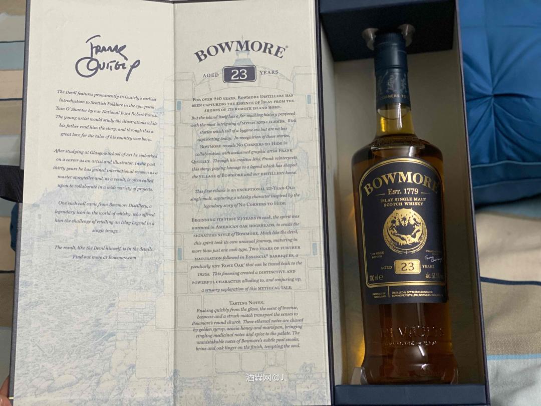 B22的原酒先是在雪莉、波本和猪头桶中熟成了18年，然后转入…