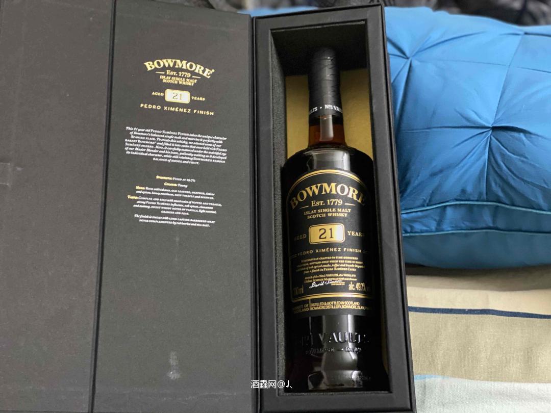 B22的原酒先是在雪莉、波本和猪头桶中熟成了18年，然后转入…