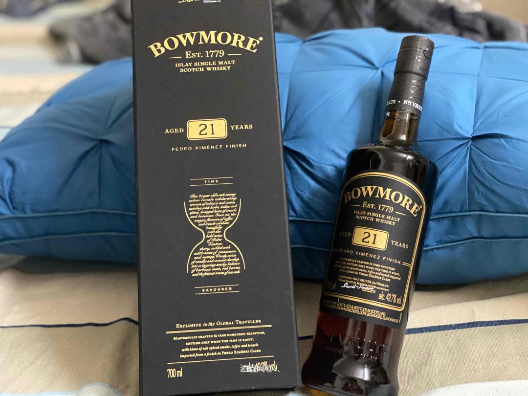 B22的原酒先是在雪莉、波本和猪头桶中熟成了18年，然后转入…