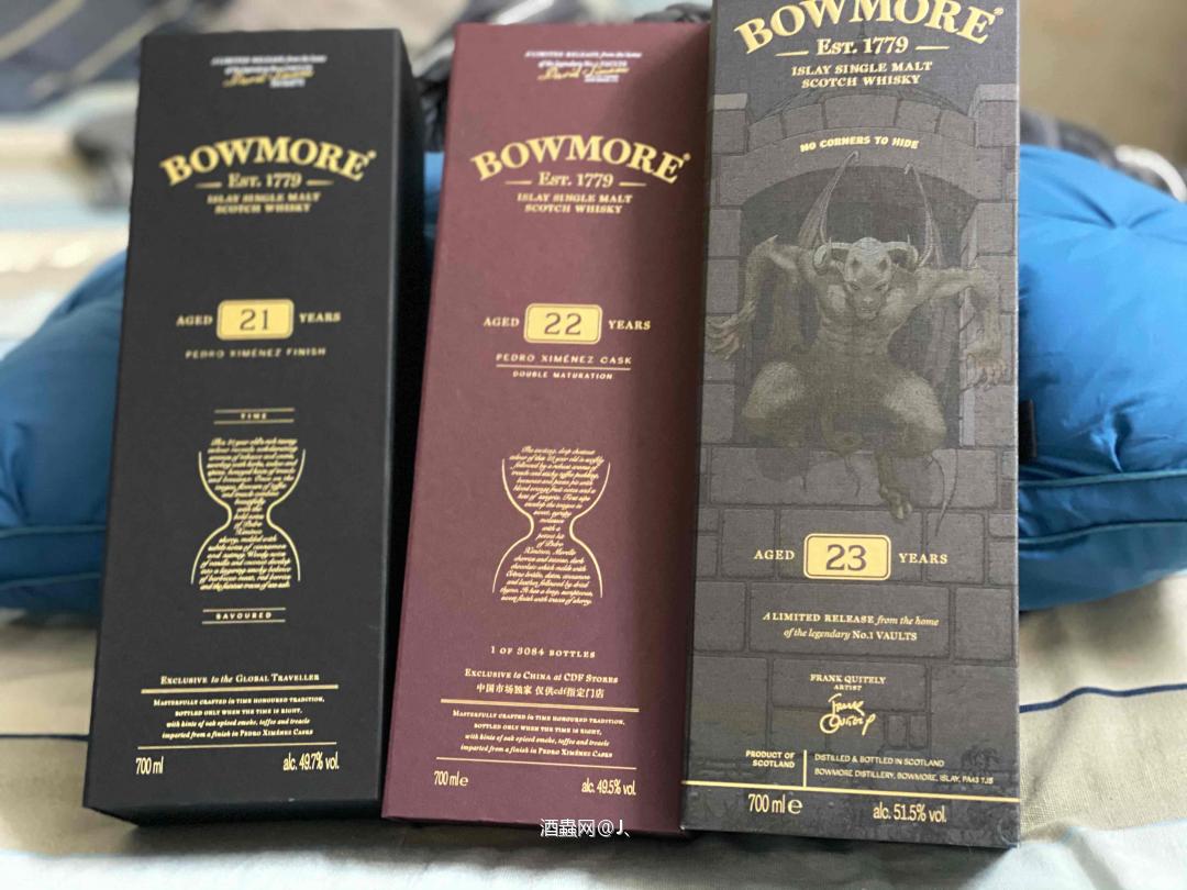 B22的原酒先是在雪莉、波本和猪头桶中熟成了18年，然后转入…