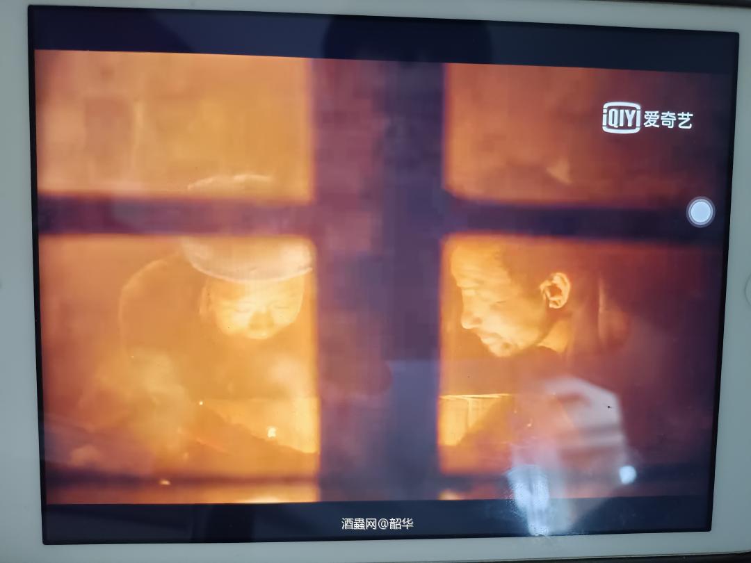 莫许杯深琥珀浓，未成沉醉意先融！