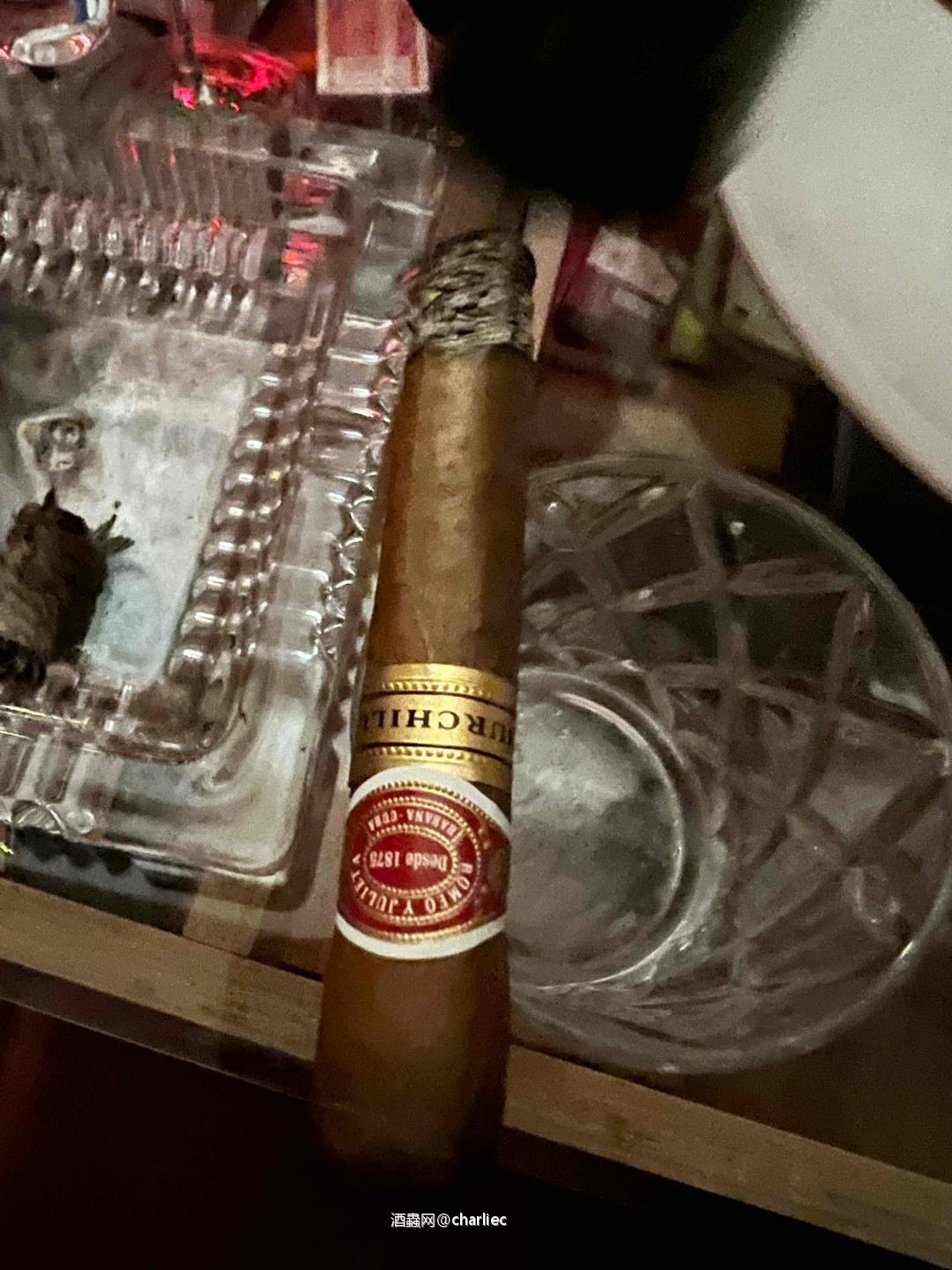 酒是拿来喝的<img src='https://sdata.whiskyworm.com/xcxpics/emoji_1.png' class='emoji' />