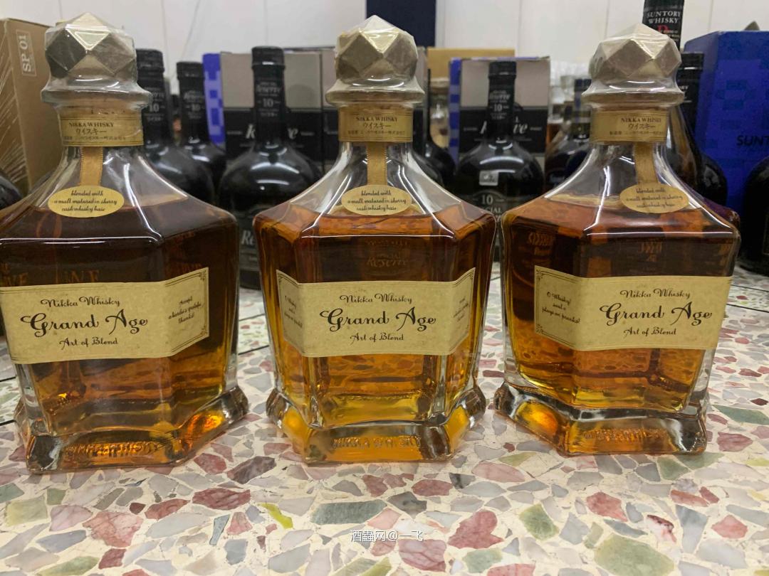 以前玩老洋酒，现在改老日威，新酒不懂玩，也不敢玩<img src='https://sdata.whiskyworm.com/xcxpics/emoji_14.png' class='emoji' /><img src='https://sdata.whiskyworm.com/xcxpics/emoji_14.png' class='emoji' />