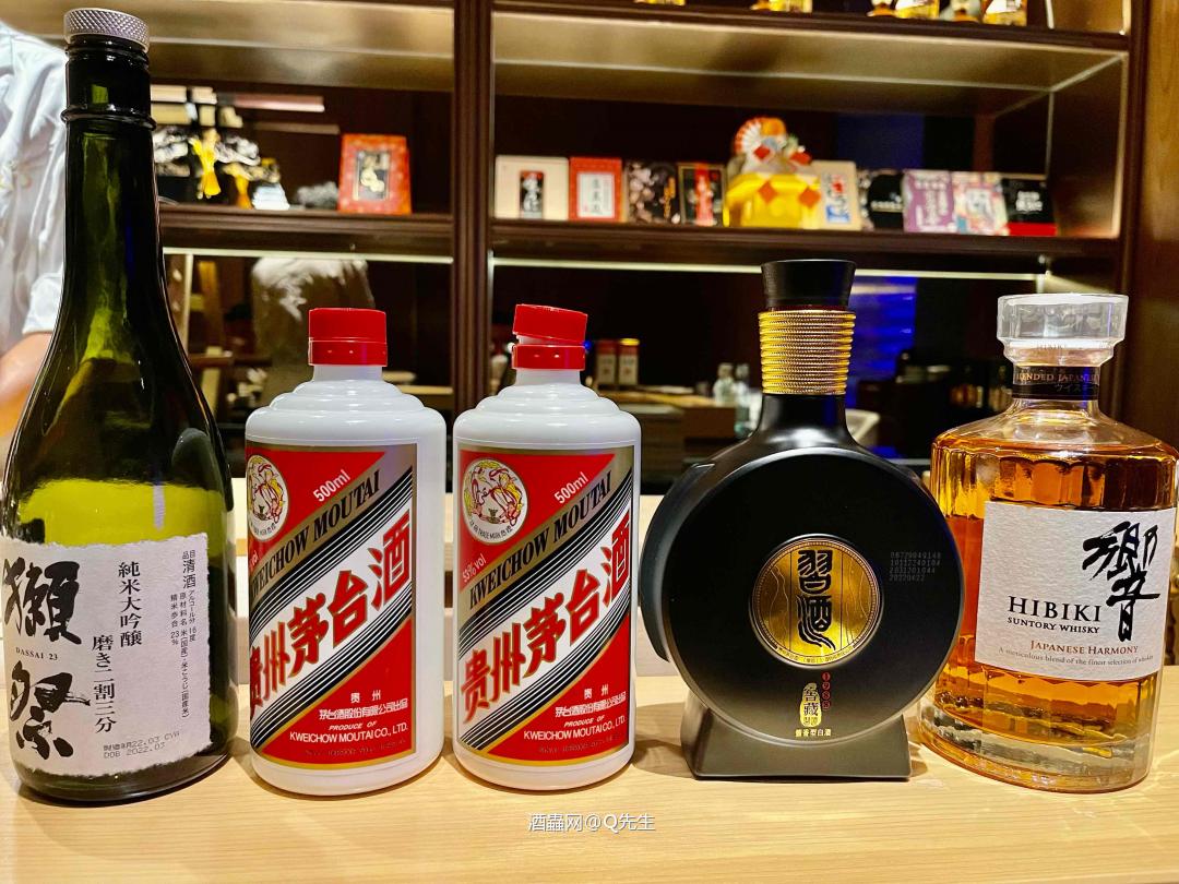 还是茅台镇场！威士忌做陪衬吧<img src='https://sdata.whiskyworm.com/xcxpics/emoji_14.png' class='emoji' /><img src='https://sdata.whiskyworm.com/xcxpics/emoji_14.png' class='emoji' /><img src='https://sdata.whiskyworm.com/xcxpics/emoji_14.png' class='emoji' /><img src='https://sdata.whiskyworm.com/xcxpics/emoji_14.png' class='emoji' />