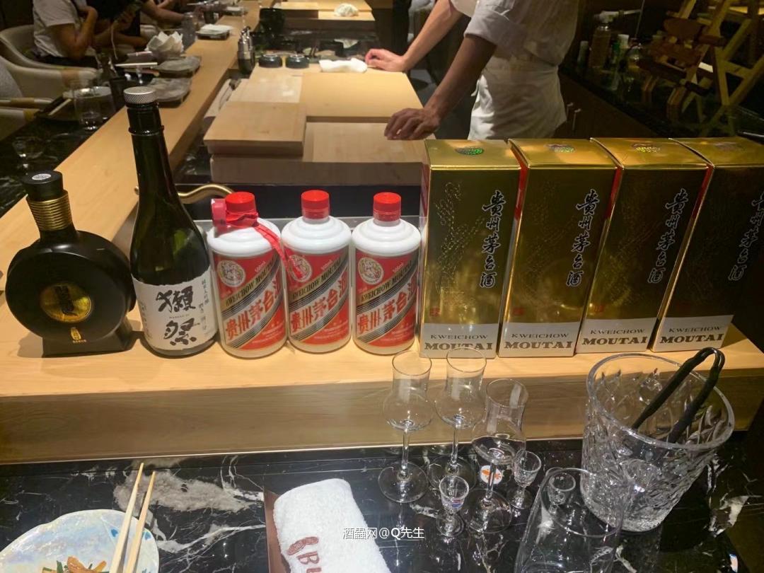 还是茅台镇场！威士忌做陪衬吧<img src='https://sdata.whiskyworm.com/xcxpics/emoji_14.png' class='emoji' /><img src='https://sdata.whiskyworm.com/xcxpics/emoji_14.png' class='emoji' /><img src='https://sdata.whiskyworm.com/xcxpics/emoji_14.png' class='emoji' /><img src='https://sdata.whiskyworm.com/xcxpics/emoji_14.png' class='emoji' />
