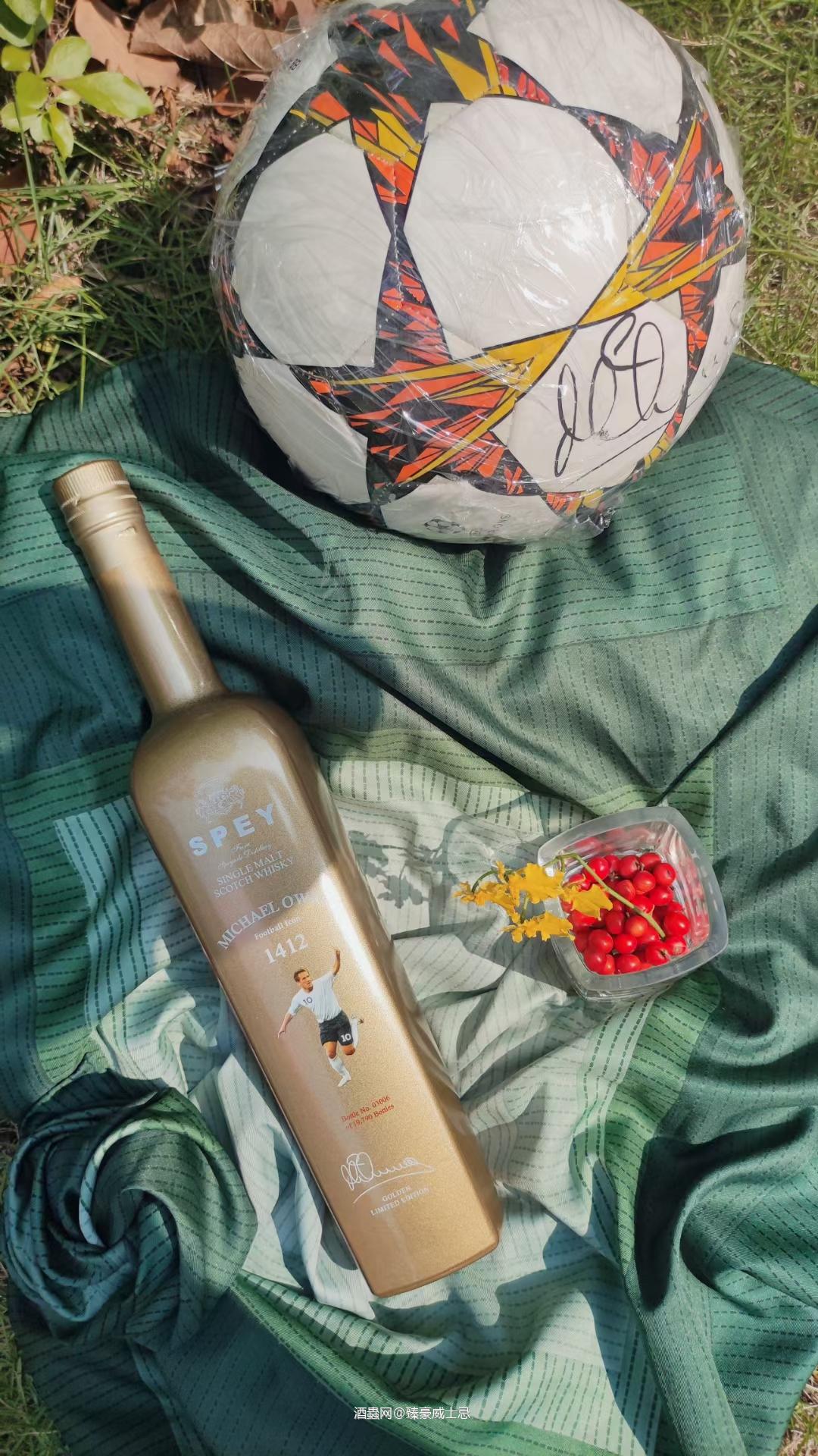 ⚽虽然不会踢足球，但可以喝一喝和足球有关的威士忌！