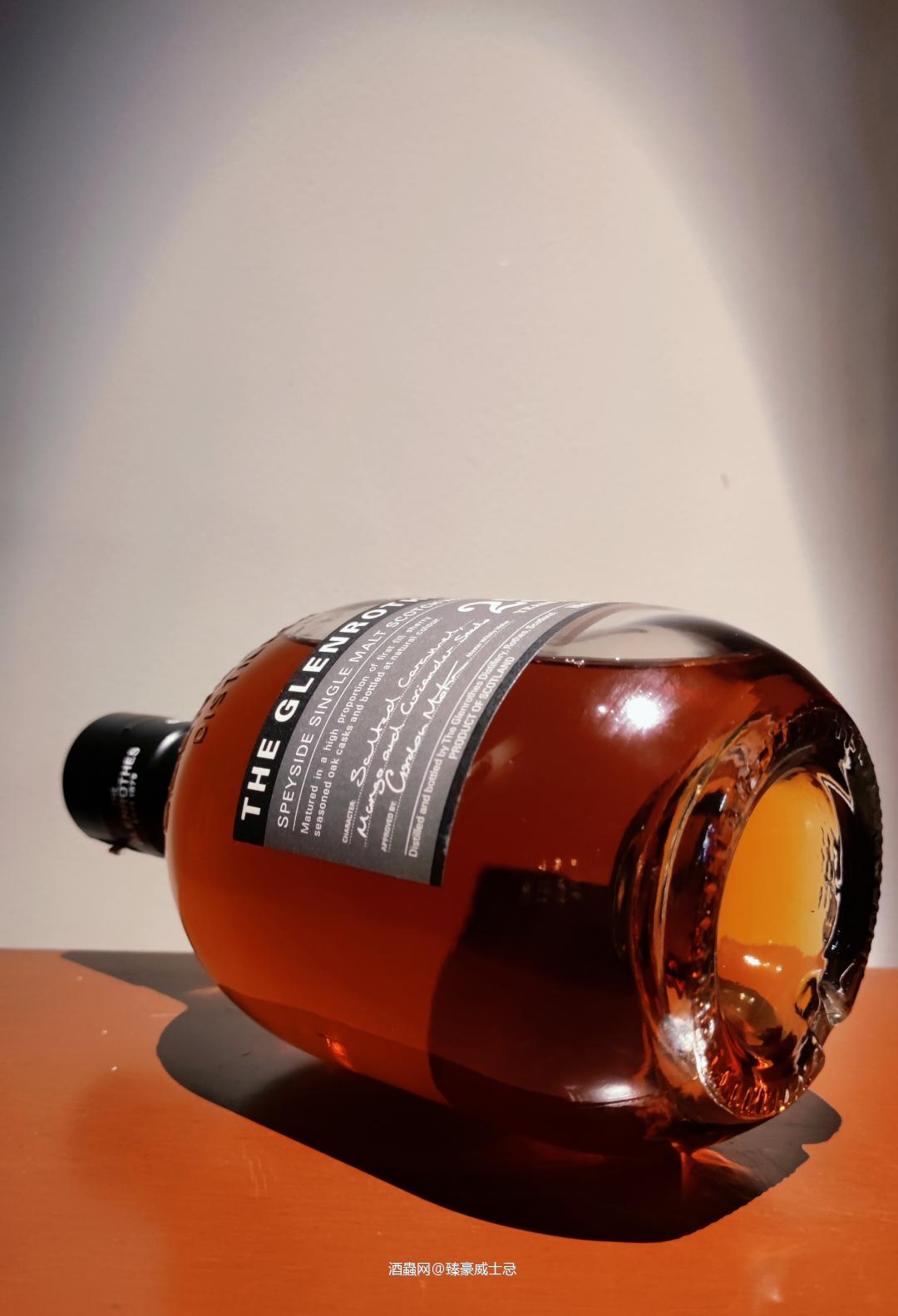 🥃酒液与瓶身一样实在厚实~格兰路思