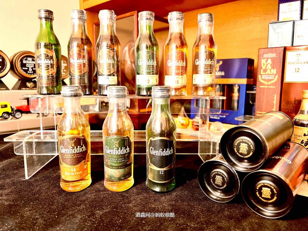 第一款在瓶子上标出具体陈年年份的威士忌——芝华士12年