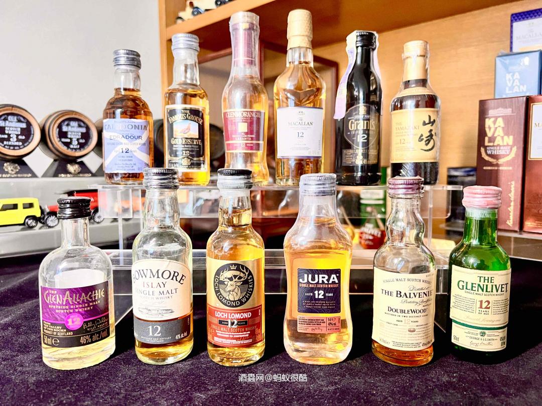 第一款在瓶子上标出具体陈年年份的威士忌——芝华士12年