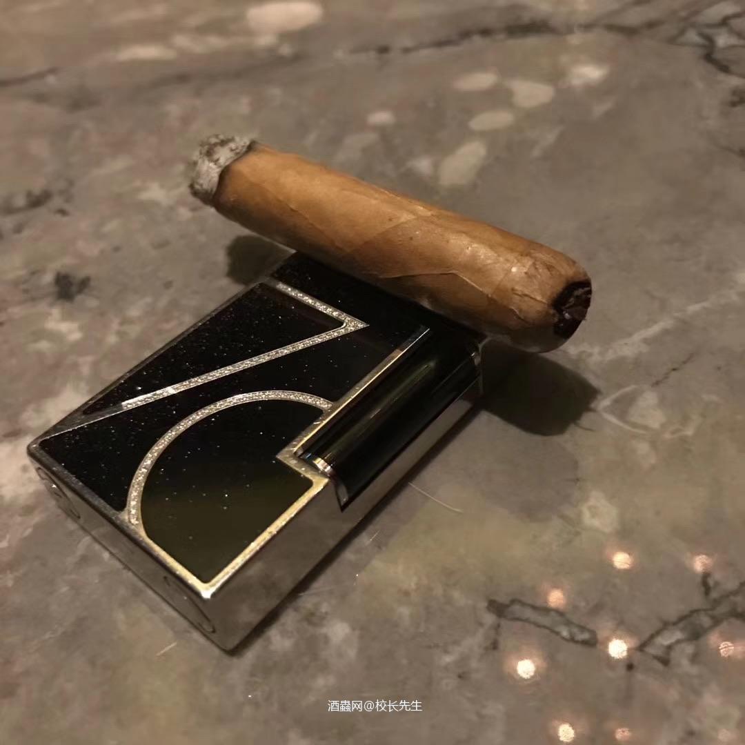 有的人抽着，他已经戒了；有的人戒了，他还抽着