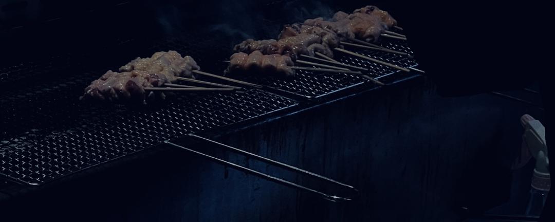 ⚪️ 檀香 白桃 浅浅的单宁木质感 品味中 略带酸辣的回忆 肆无忌惮的年轻时 野战中身体里蓬勃的生命力