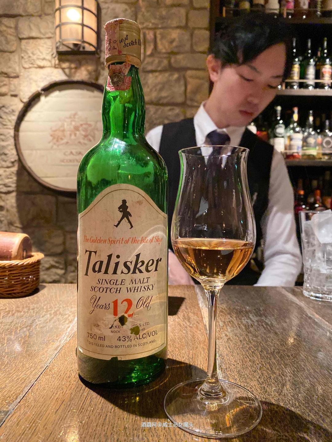 只记得这家酒吧在东京的六本木，全是老威士忌，后面的酒评贴慢慢…