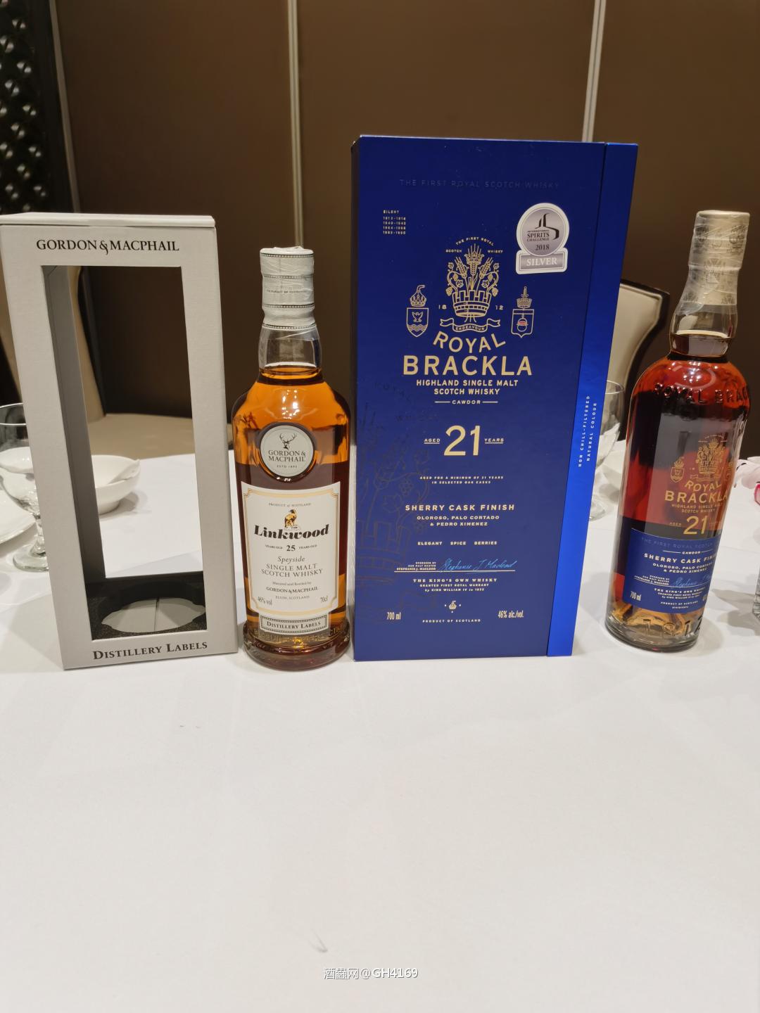 立冬好时节，请好友聚会! 皇家21的确太柔顺了，林克伍德25相比辛辣感明显。