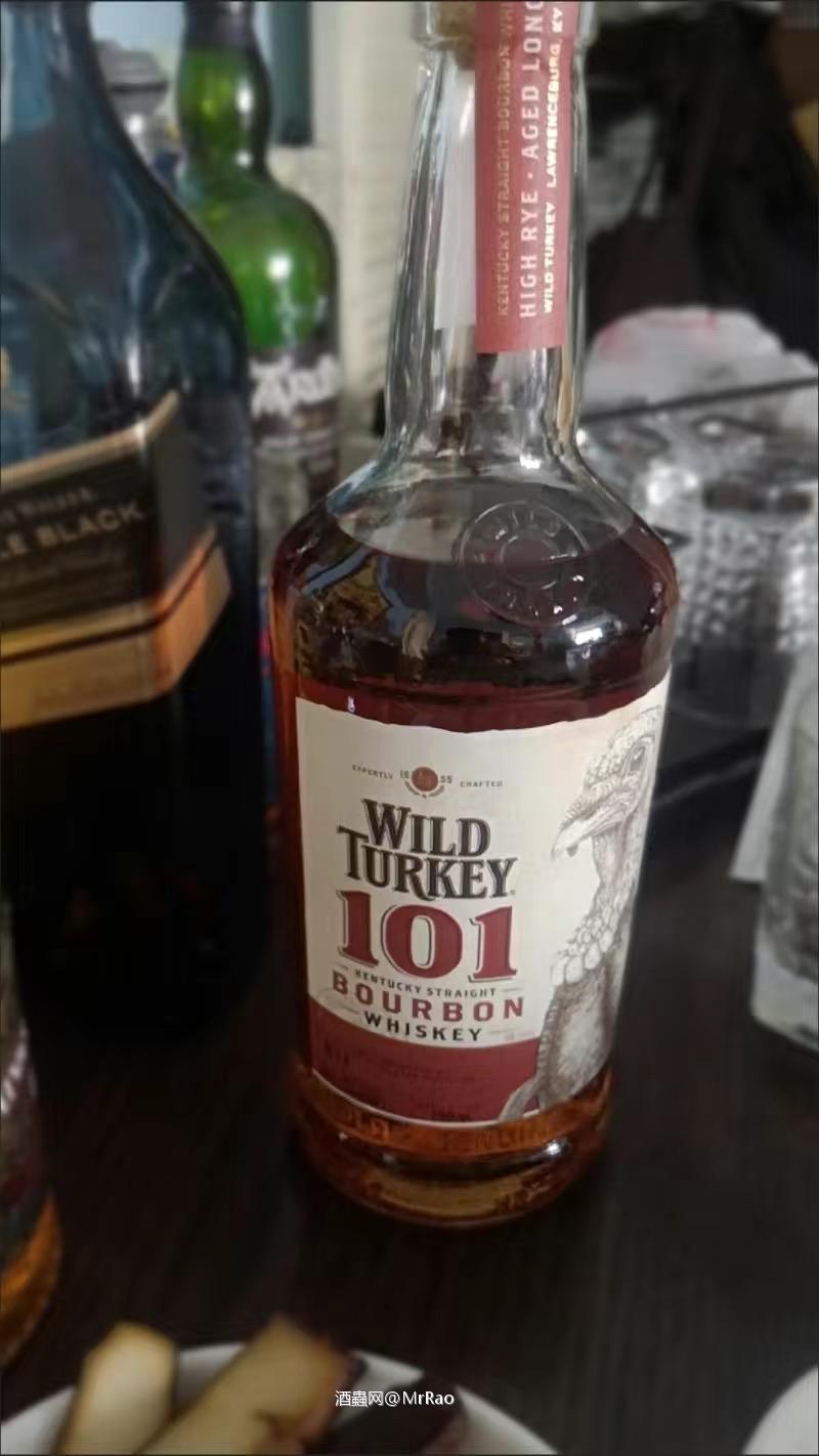 第一次喝威凤凰，朋友说还挺顺的，我咋感觉越喝越辣