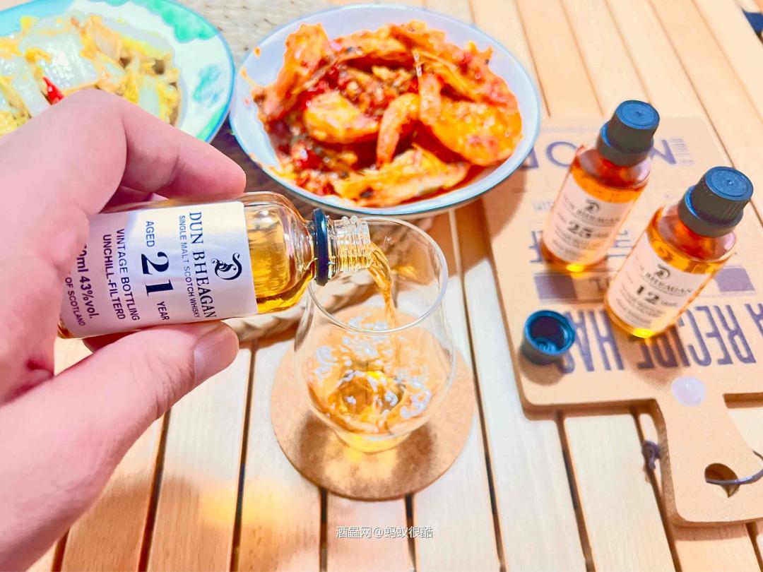 餐桌上的TOYOTA!这是一款平时喝的酒