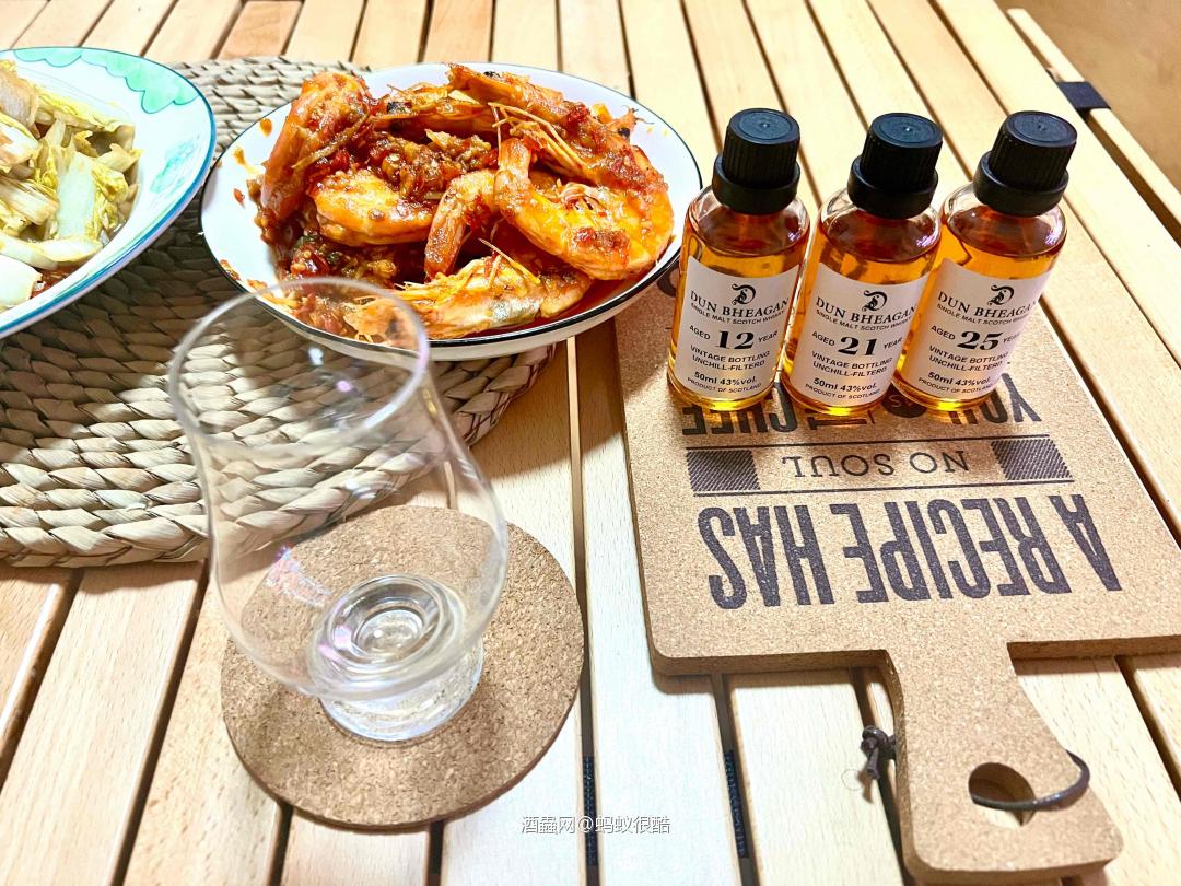 餐桌上的TOYOTA!这是一款平时喝的酒