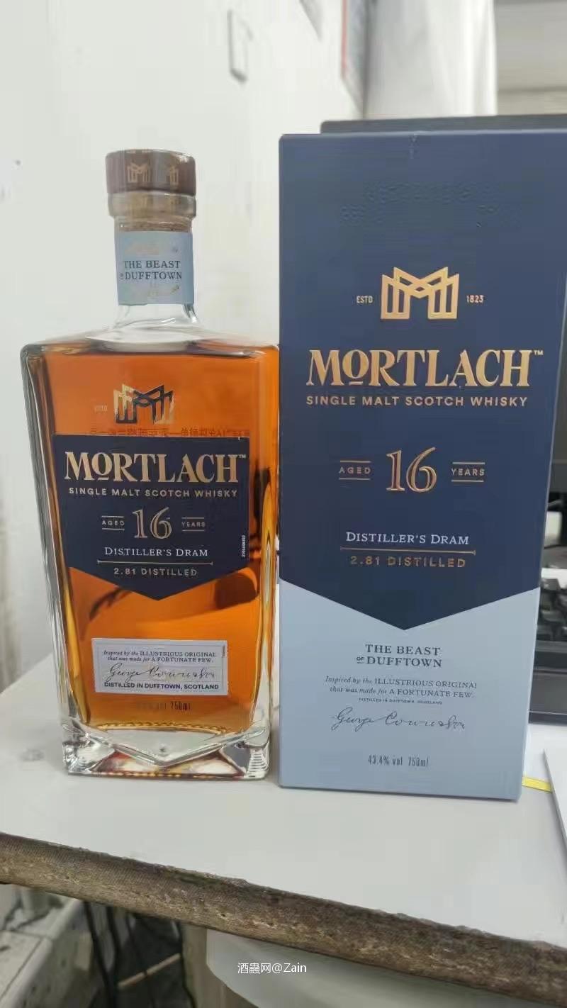 慕赫16，瓶子高端大气上档次，酒体色泽琥珀色