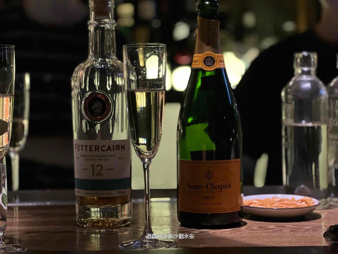 这个冬天我陪你过，让我们一起喝杯威士忌