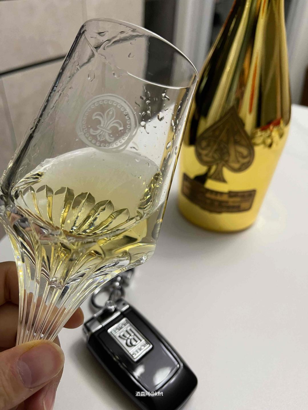 亨子，这期就消停吧昂，机器人刚累了，啥也不是<img src='https://sdata.whiskyworm.com/xcxpics/emoji_88.png' class='emoji' />