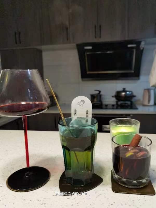 世事不堪提，且饮且醉去