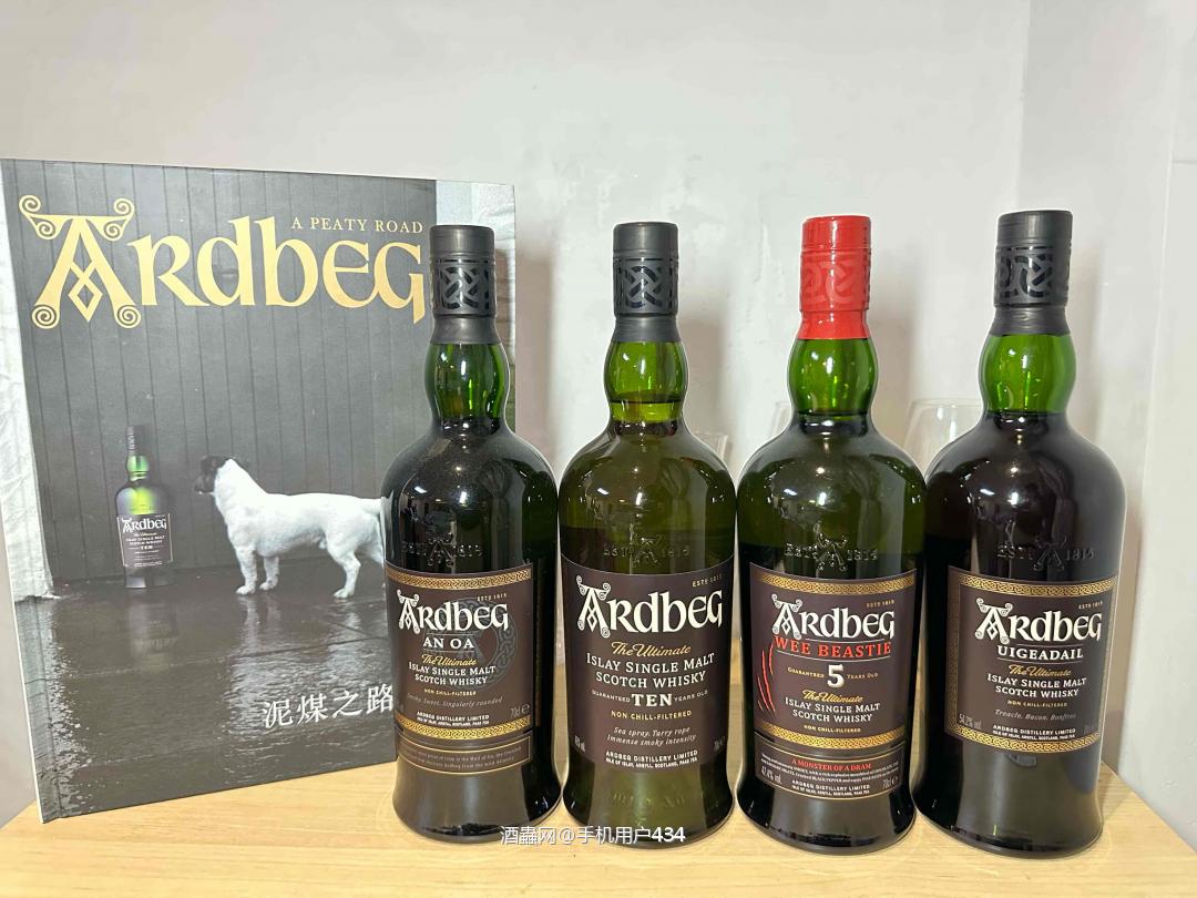 泥煤之路：雅伯今日终于收到李大为的书了，推荐大家可以网上蹲一蹲，这本书对雅伯的介绍比较详细，有历史介绍，人文景观，风俗习惯，当然还有各种年份的雅伯酒款介绍。 对泥煤不太了解，入门先搞起来，希望学多一点<img src='https://sdata.whiskyworm.com/xcxpics/emoji_14.png' class='emoji' />