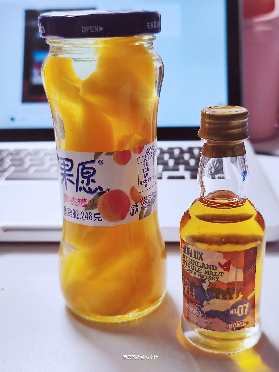 黄桃罐头+威士忌