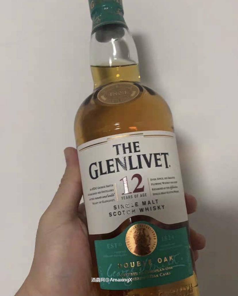 格兰威特12年，花香果味浓郁，适合纯饮，不推荐加冰，酒精刺激感小，很适合新手入门的一款单一麦芽！