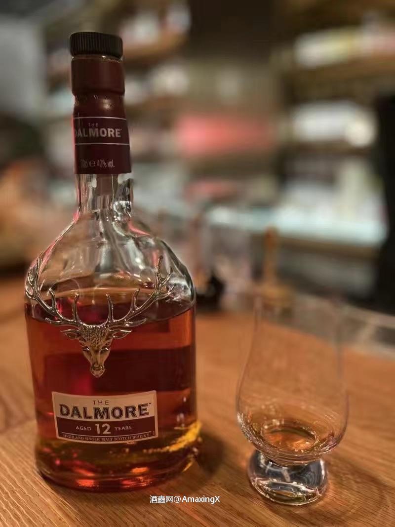 达尔摩12年，伴有淡淡的水果跟巧克力味的一款威士忌