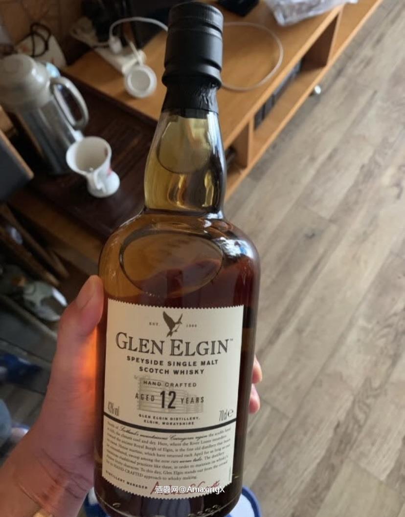 一定要醒酒，刚开瓶不醒酒一股酒精味，之前跟朋友喝了半瓶，剩下半瓶放了一个星期左右再喝，风味居然变丰富了，口感提升了很多，果断再来一瓶！格兰爱琴12年份 yyds