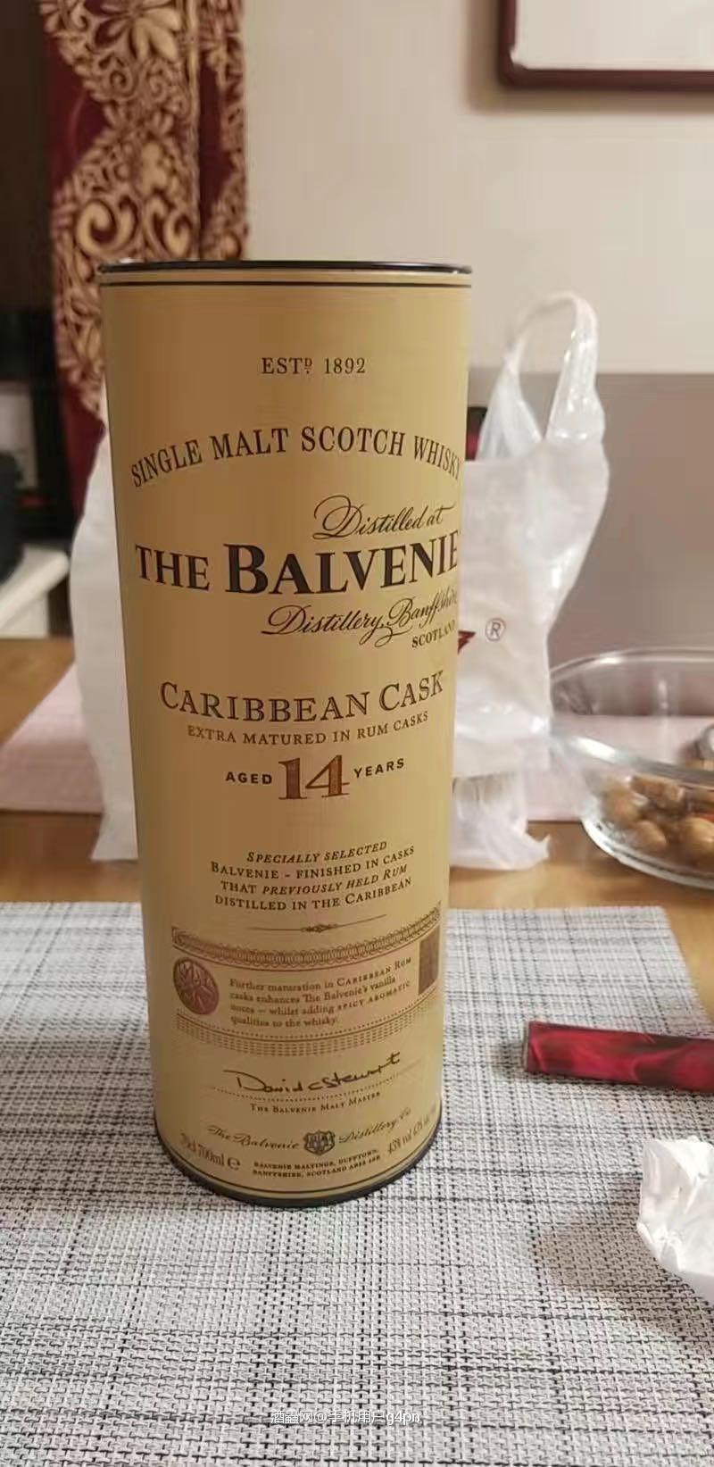 奶油太妃糖的气息，层次分明的热带水果香味