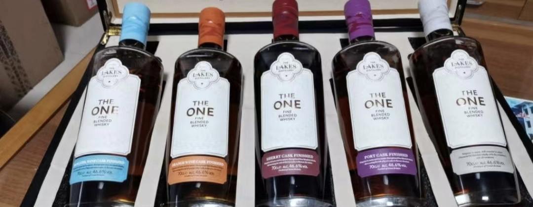 酒还是要一套才好看