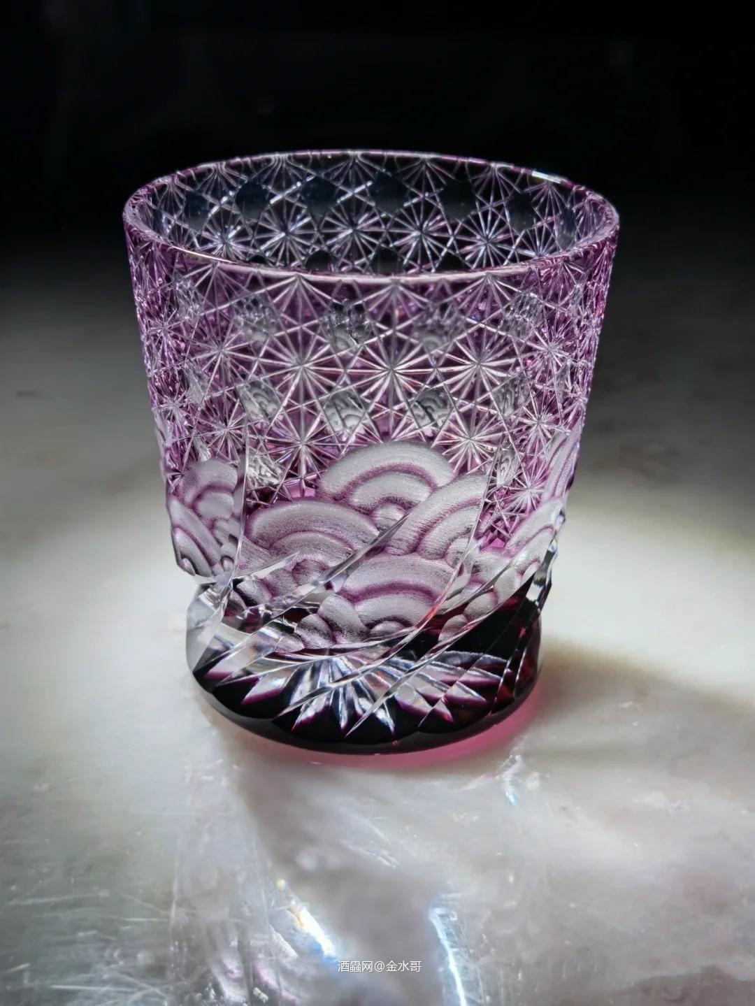 漂亮的酒杯