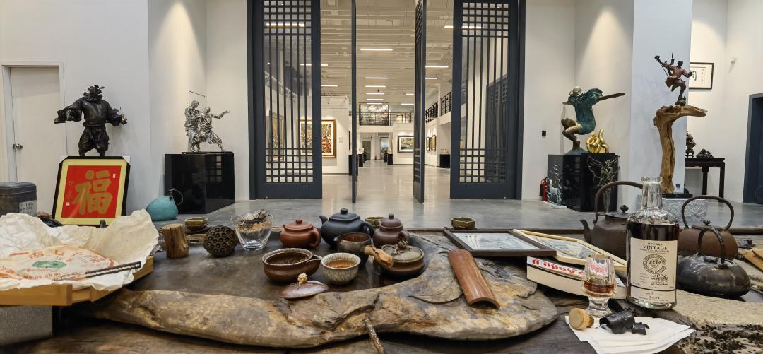 除夕日独处时,第一次在艺术空间茶室喝了点小酒。新年即将到来之…