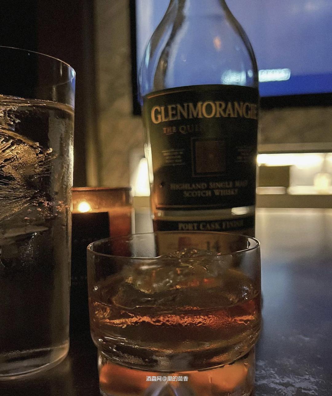 酒杯使得心情愉悦