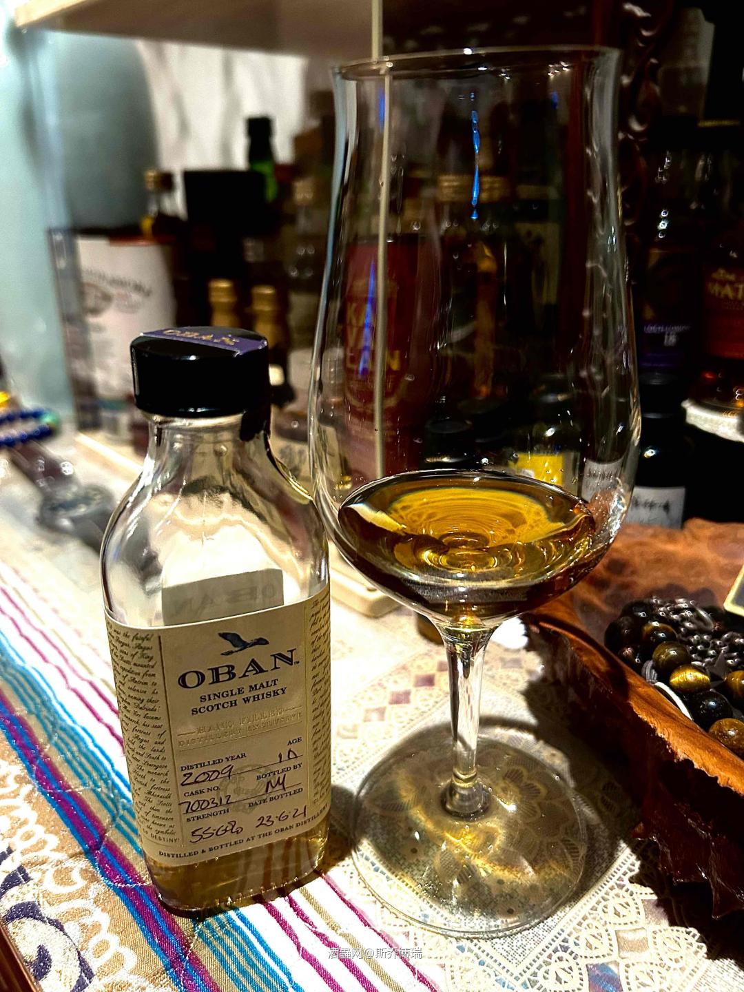 水果糖，木质单宁，淡淡的花果香，入口酒精感压的不错，回味稍短