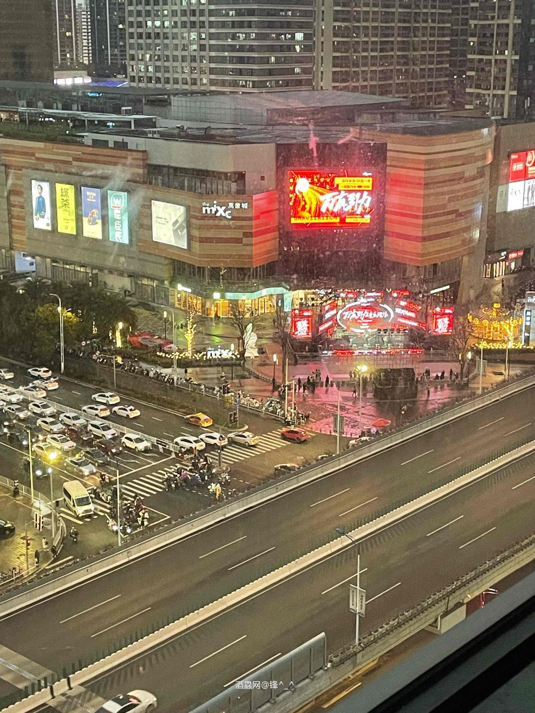 准备好酒，坐在阳台上嗨起来😄