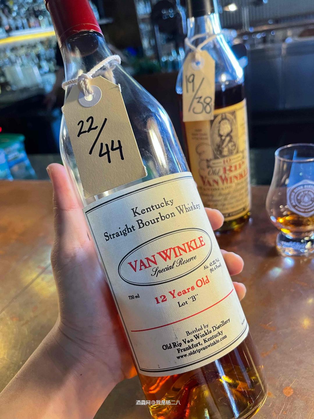 在悉尼Archie Rose家的吧台里没找到酒厂限定， 但开了这两支范温克10年和12年也是不错的， 从闻香到尾韵，10年都是完胜。 老板不给我包瓶，可惜，真想打包带走。