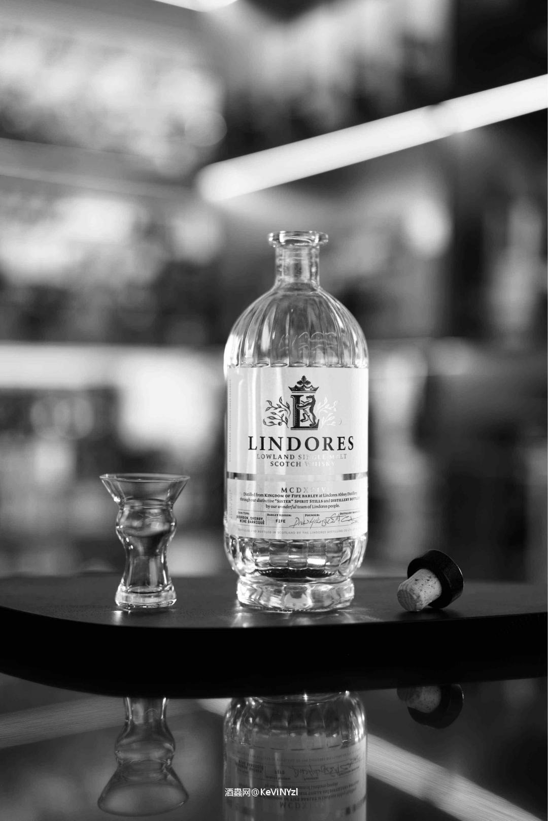 清灯玉盏微光烁,油已燃尽再无多。