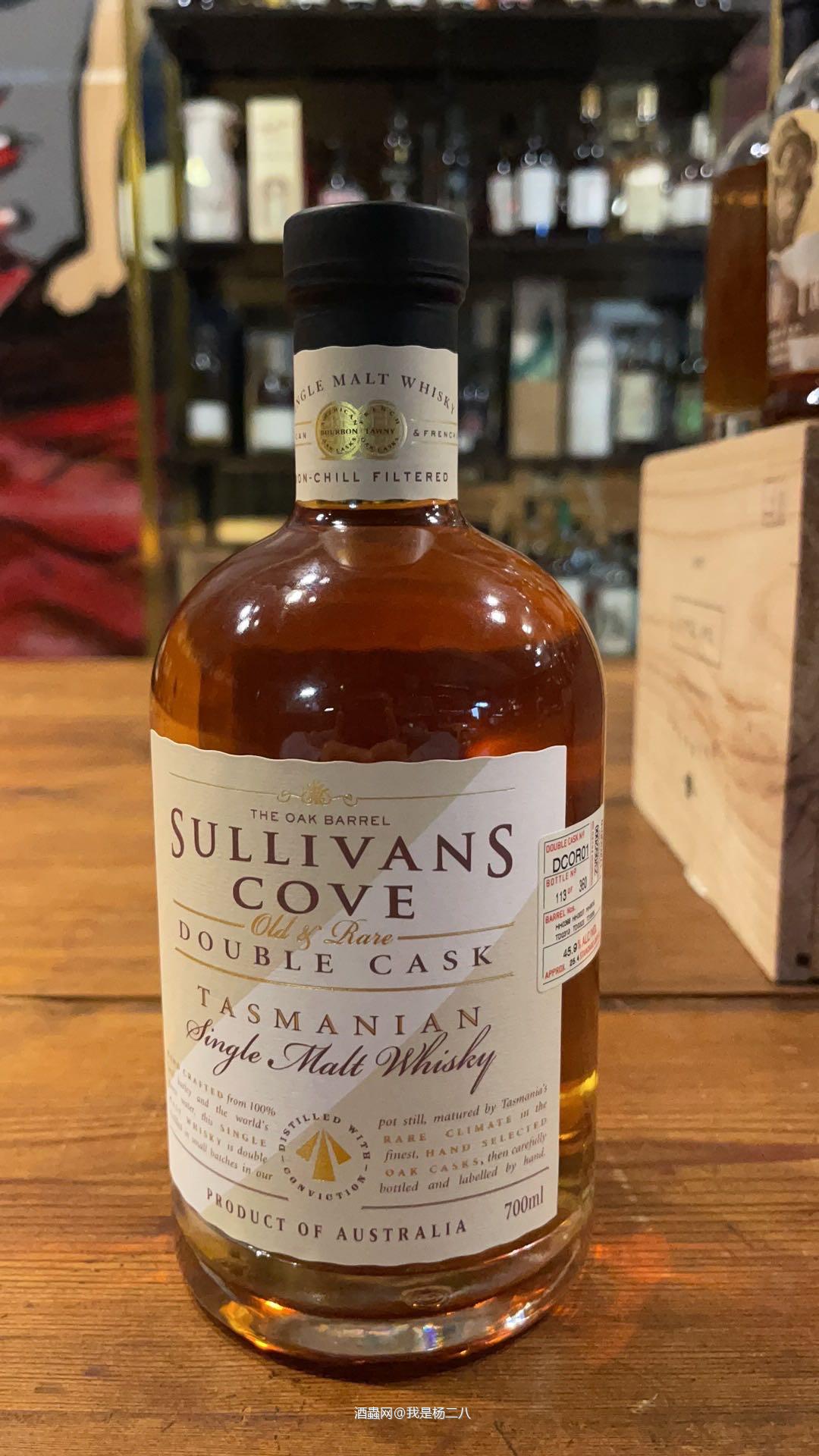 酒铺老板很热情，新开瓶他们酒铺限定的double cask苏利文湾（600澳元）免费品鉴。聊到兴起，又给试饮了这支18年sullivans cove仅剩15ml的瓶底（整支市场价2000-3000澳元），看来不买几支酒，是出不去这个门了。