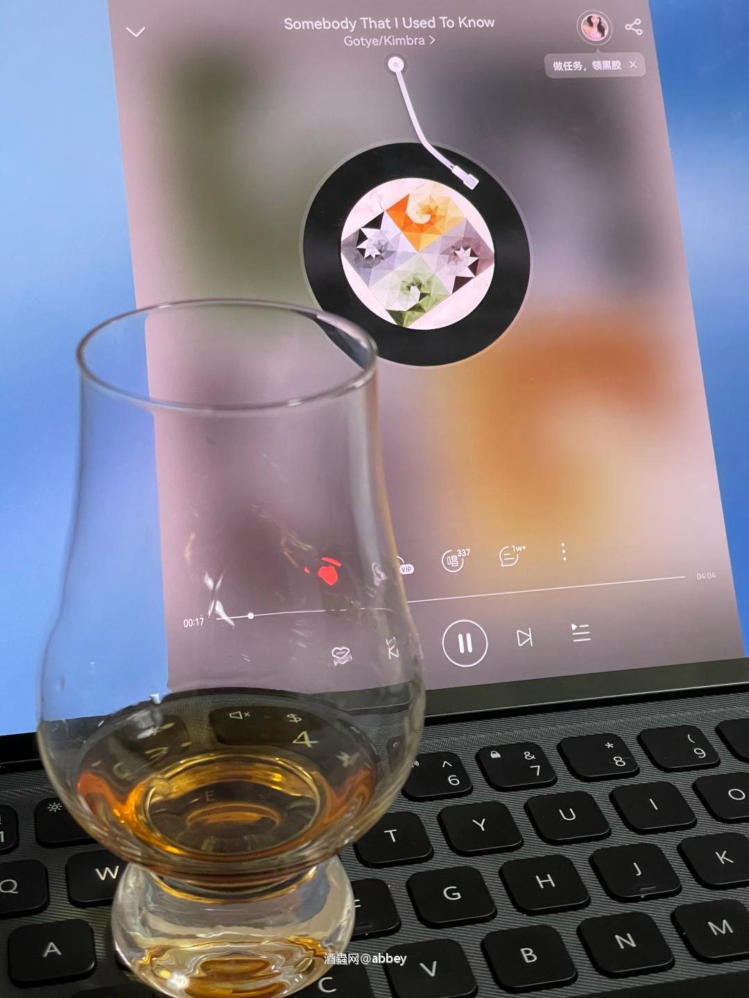 夜色，音乐，与酒