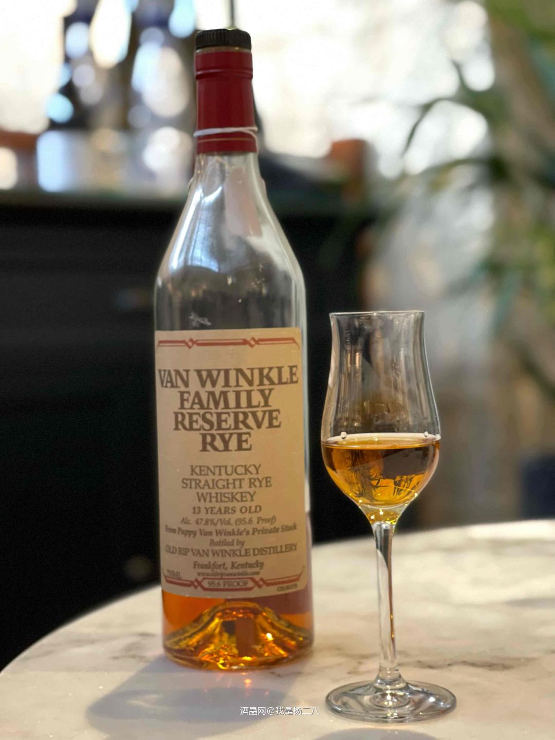 今日继续Pappy,品鉴一款13年的范温克黑麦,整瓶一万五的样子。闻香还是很优秀,复杂又满满的热带水果。该死,种下的草,怕是回不去波兰顿金了。