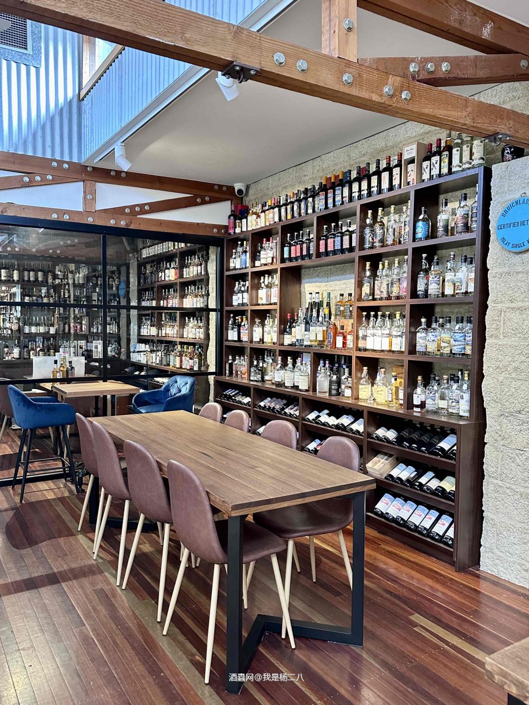 打卡墨尔本的Casa De Vinos， 见识到相当有份量的酒铺苏利文湾组合， 很喜欢这里的文化氛围和环境， 找个空闲， 定要回来坐下再喝两杯