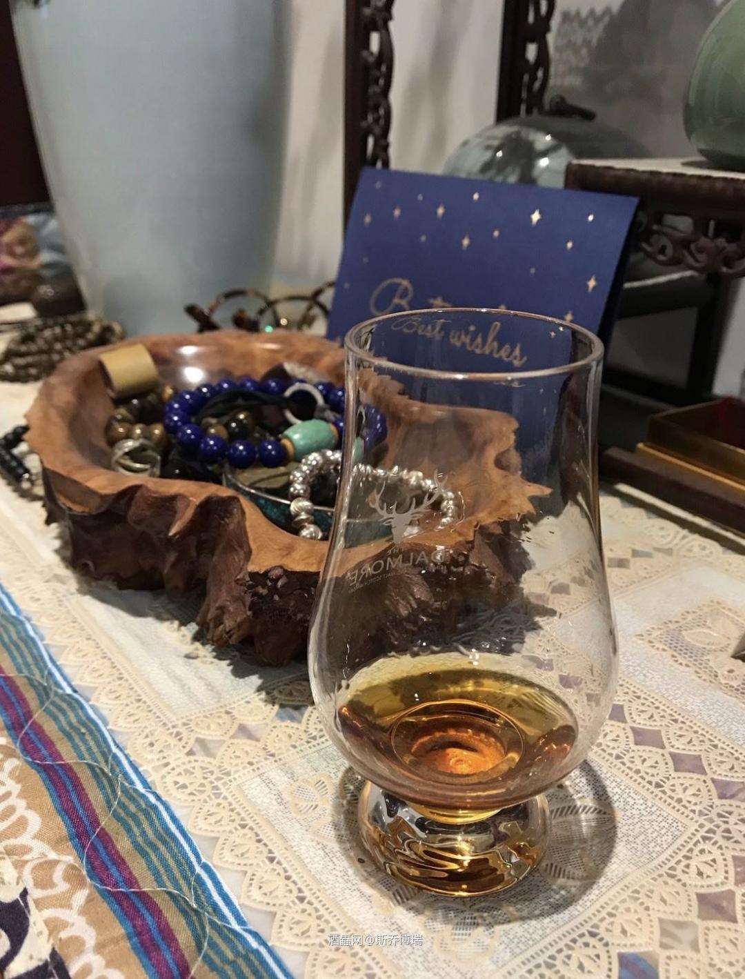 一直都挺喜欢欧摩，不管是那高级冷淡风的瓶身，还是它清爽柔顺的…