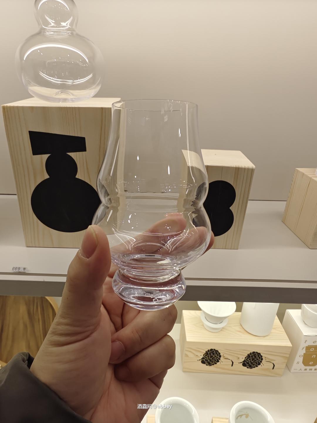 喜欢酒，也喜欢与酒有关的容器