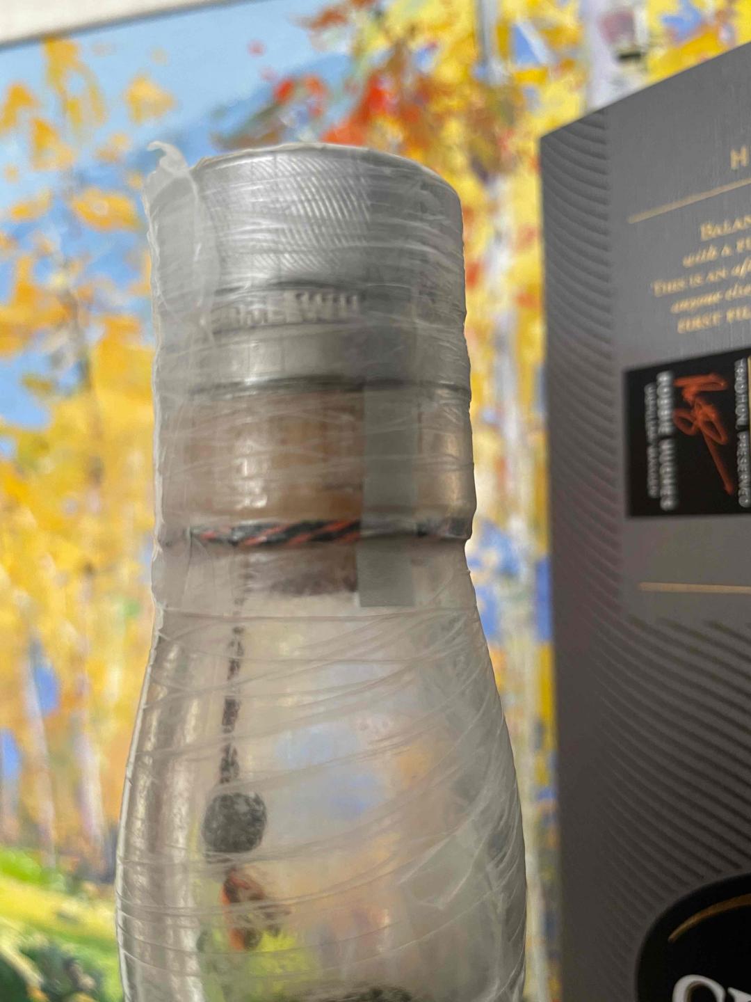 格兰哥尼 25年 46度 初填雪莉桶 非常稀有版本 普通的25年是48度 不是初填雪莉桶 酒色偏淡 这款的酒色深 非常漂亮