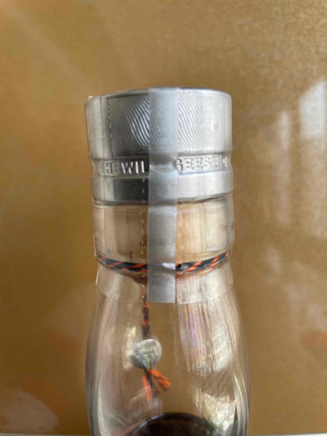 格兰哥尼 25年 46度 初填雪莉桶 非常稀有版本 普通的25年是48度 不是初填雪莉桶 酒色偏淡 这款的酒色深 非常漂亮